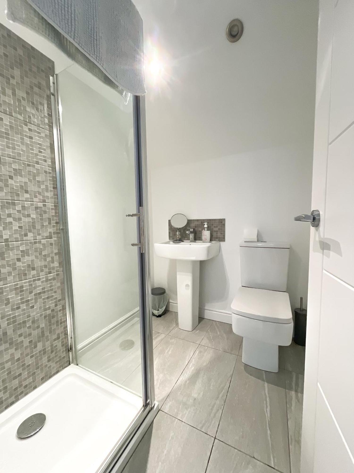 10Min To City - Free Parking - Private Studio - Contractor Friendly Mánchester Exterior foto